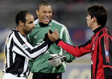 足球报：本土教练担纲国足主帅的可能性大增，邵佳一已报名