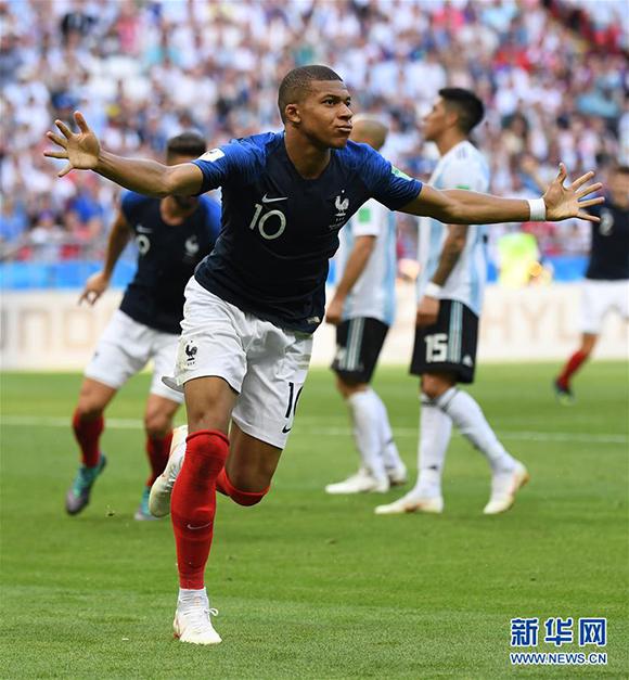 英超第19轮裁判选派：达伦·英格兰执法阿森纳vs维拉榜首大战（英超第19轮裁判安排：达伦·英格兰吹罚阿森纳对阵维拉榜首之战）