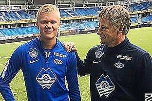 足球曼联新援首秀即破门，球迷高呼：值了！