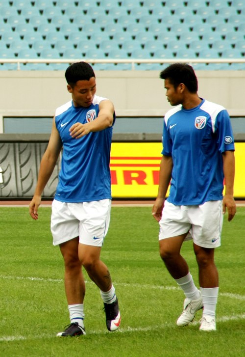 埃弗顿官方：恩迪亚耶和盖耶15日前往国家队，可以出战切尔西（埃弗顿官方消息：恩迪亚耶与盖耶15日赴国家队报到，仍可出战切尔西）