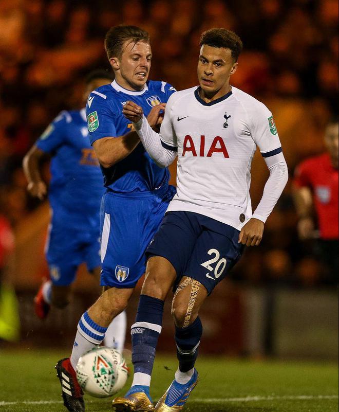 前埃及国脚怒斥卡拉格：难怪C罗懒得理你，难怪穆帅说你一般